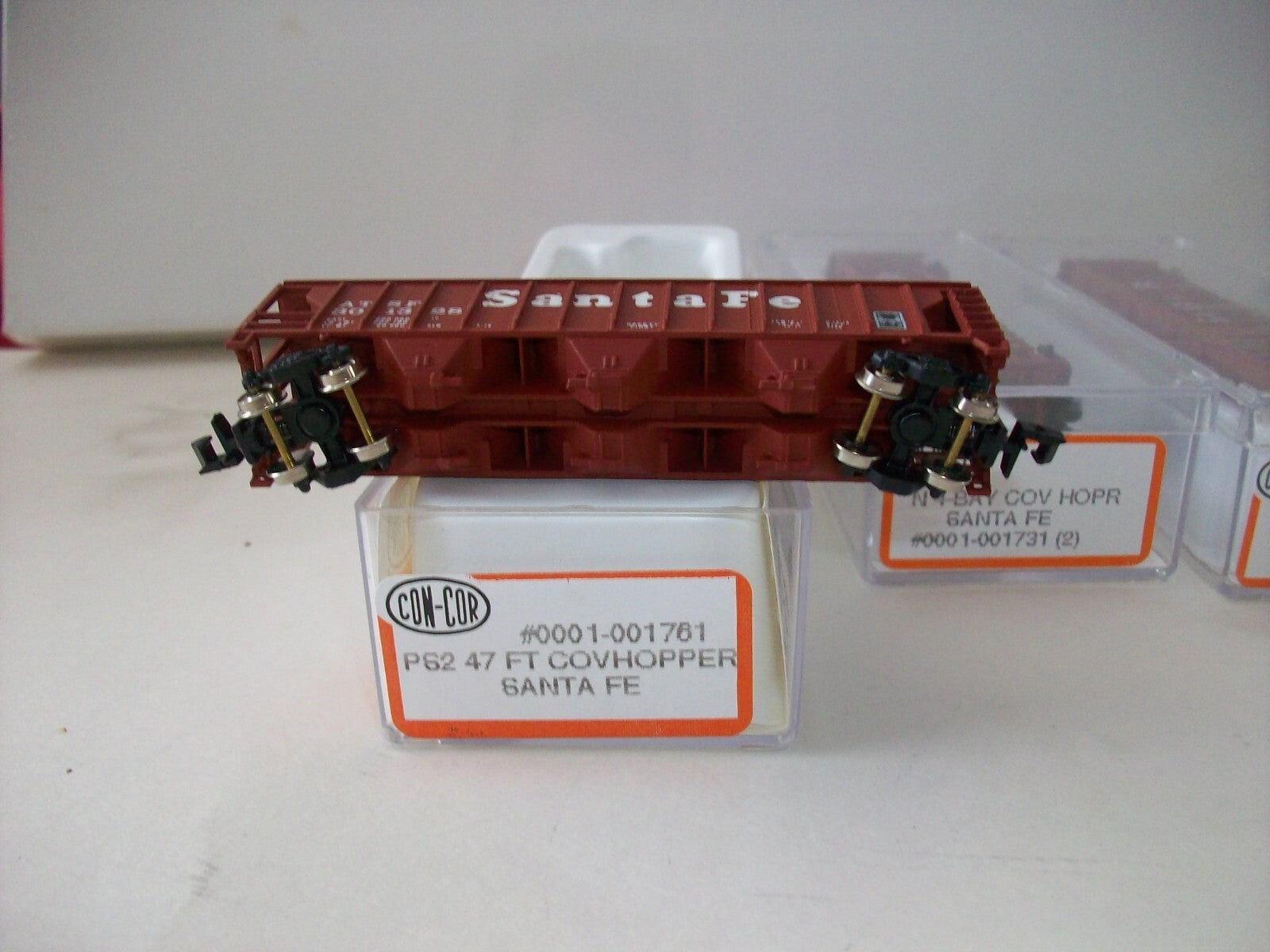N Scale  Con-Cor (3)Santa Fe Assorted Covered Hopper N01