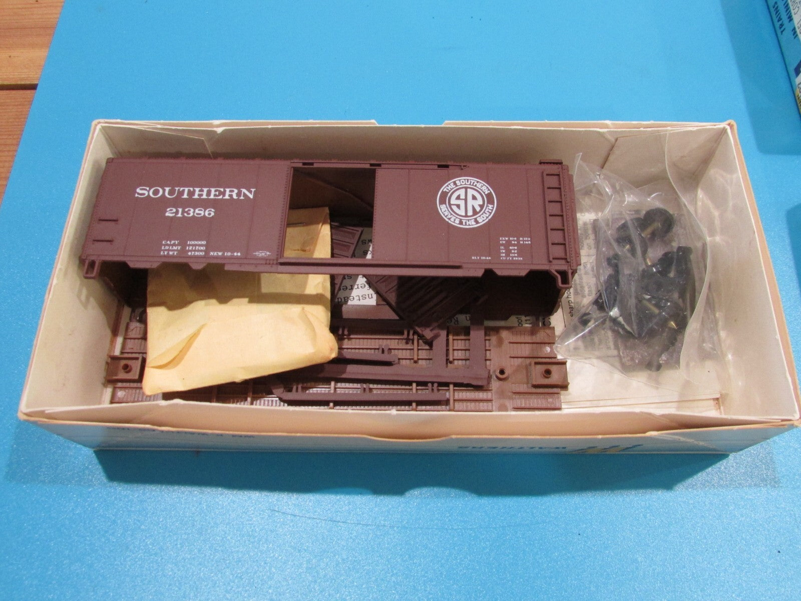 HO Scale (4) Assorted Freights Cars "Southern" Lot#1102