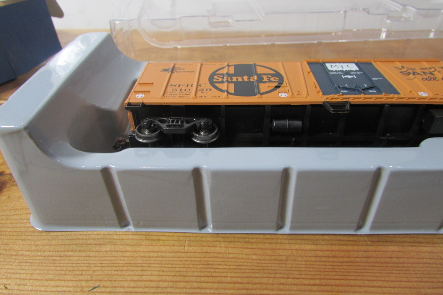 HO Scale Athearn/Roundhouse RND87866 50' Mechanical Reefer SANTA FE Lot#4190
