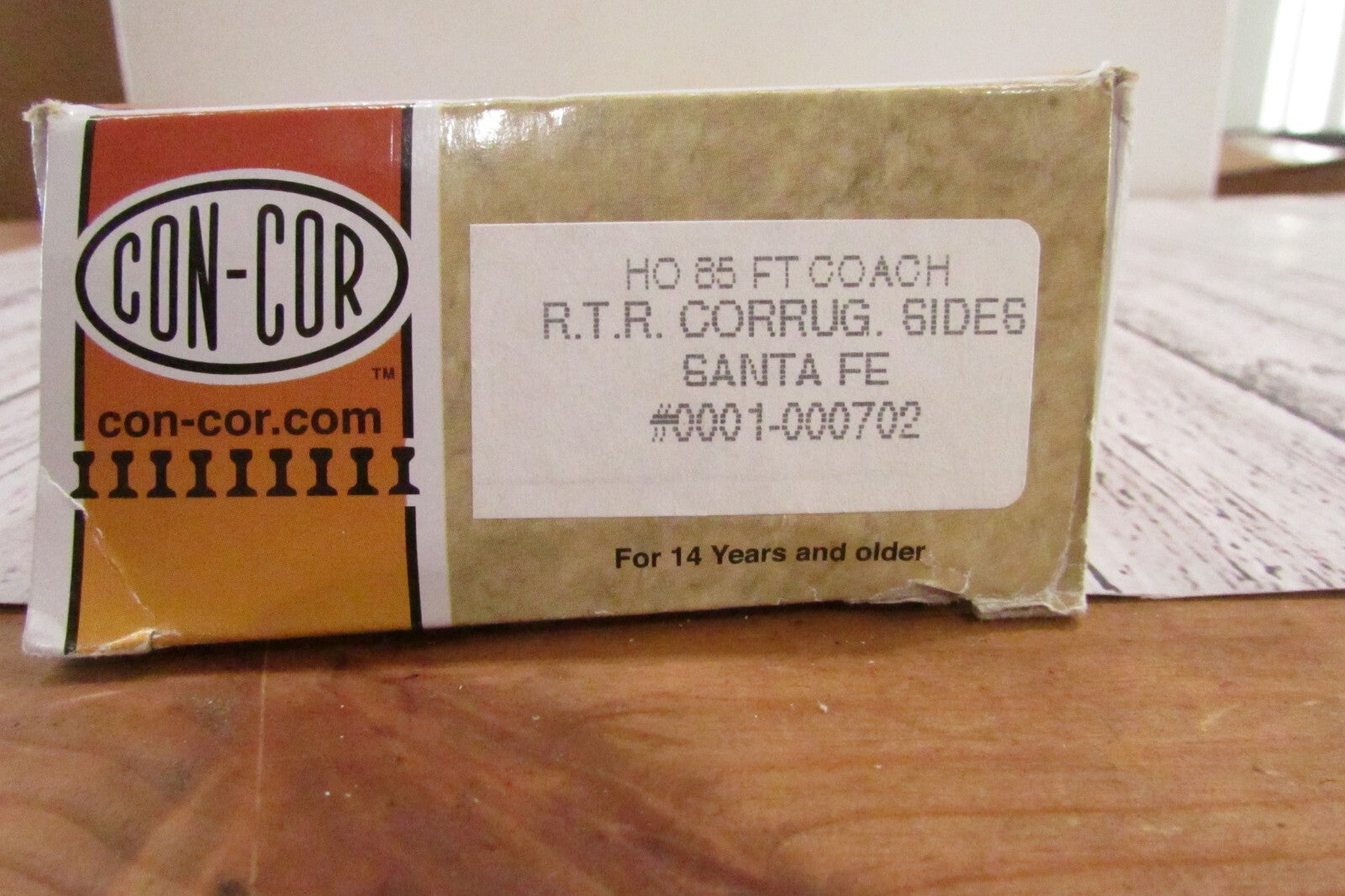 HO Scale Con-Cor Santa Fe  85ft Coach Passenger Car RTR  Lot#3330