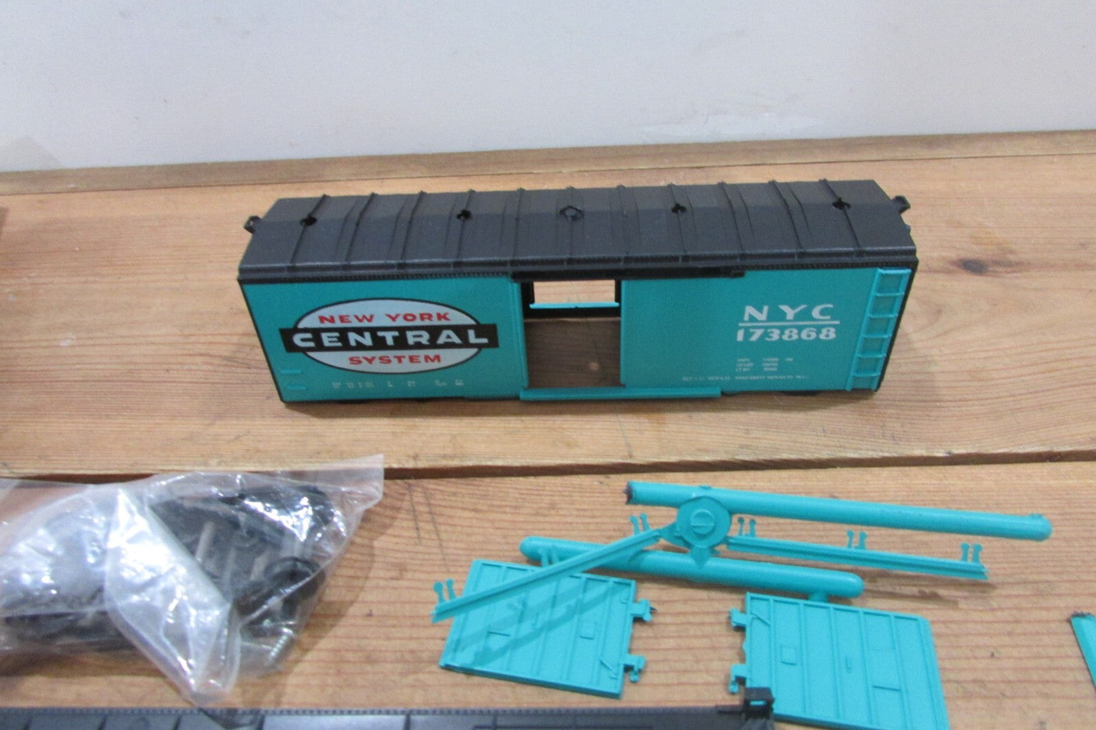 HO Scale RoundHouse 1067 40' Box Car Kit New York Central #173868 RH4772