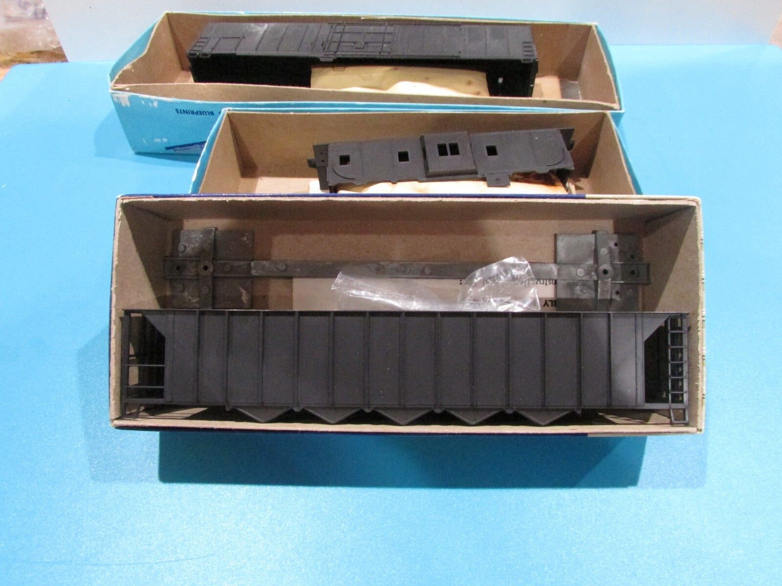 HO Scale Athearn & Roundhouse Undecorated Freight Cars Lot#1799
