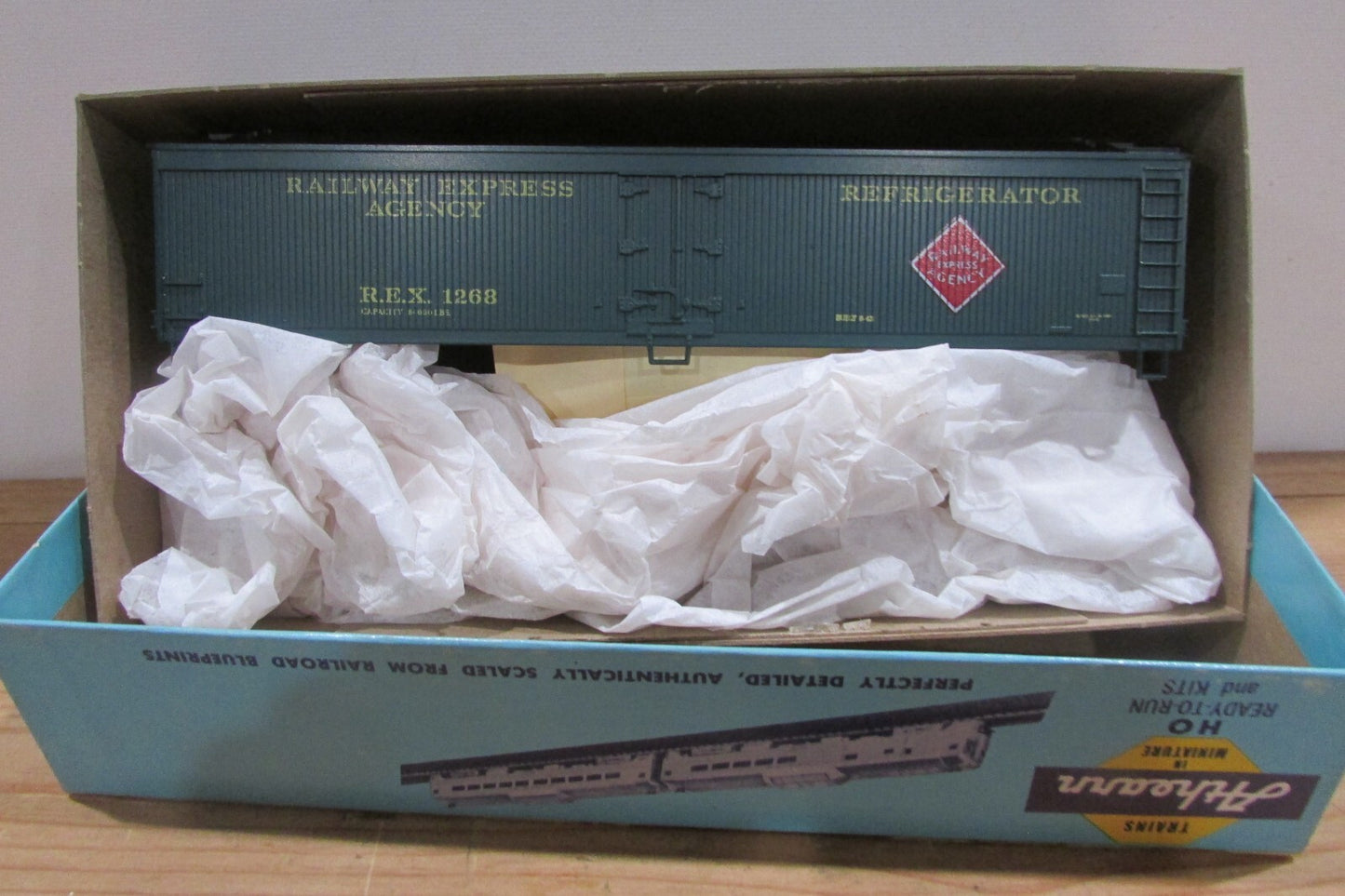 HO Scale Athearn 5336 Railway Express 50ft Express Reefer Kit