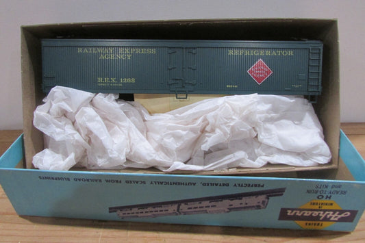 HO Scale Athearn 5336 Railway Express 50ft Express Reefer Kit