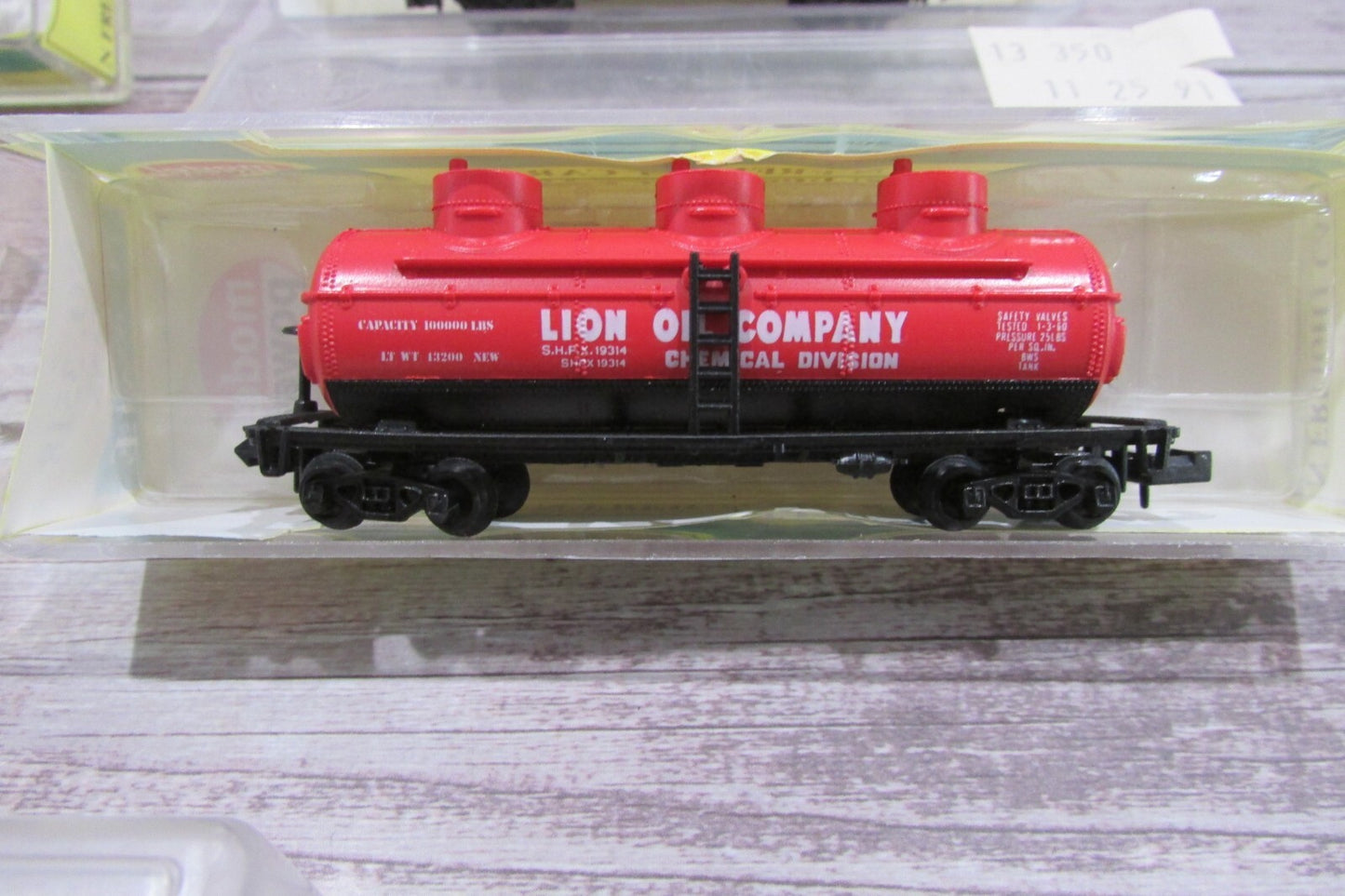 N Scale Model Power (5) Assorted Tank Cars   Lot#3073