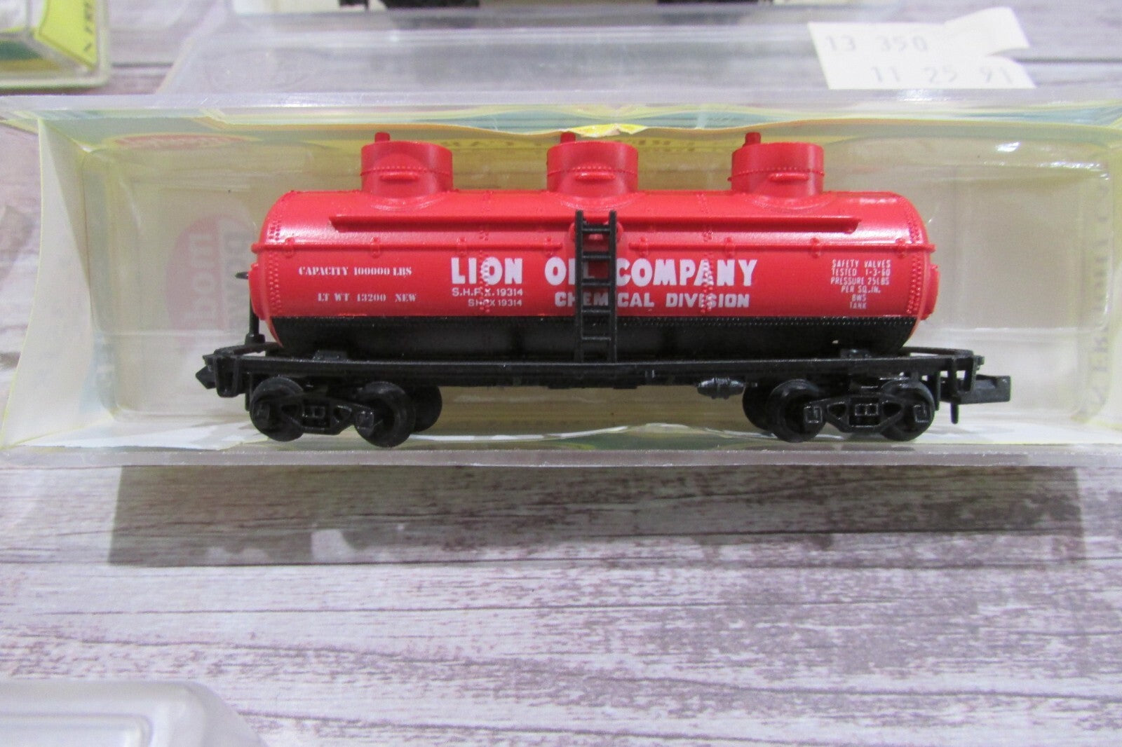 N Scale Model Power (5) Assorted Tank Cars   Lot#3073