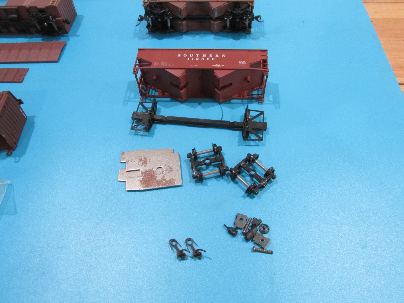 HO Scale (4) Assorted Freights Cars "Southern" Lot#1102