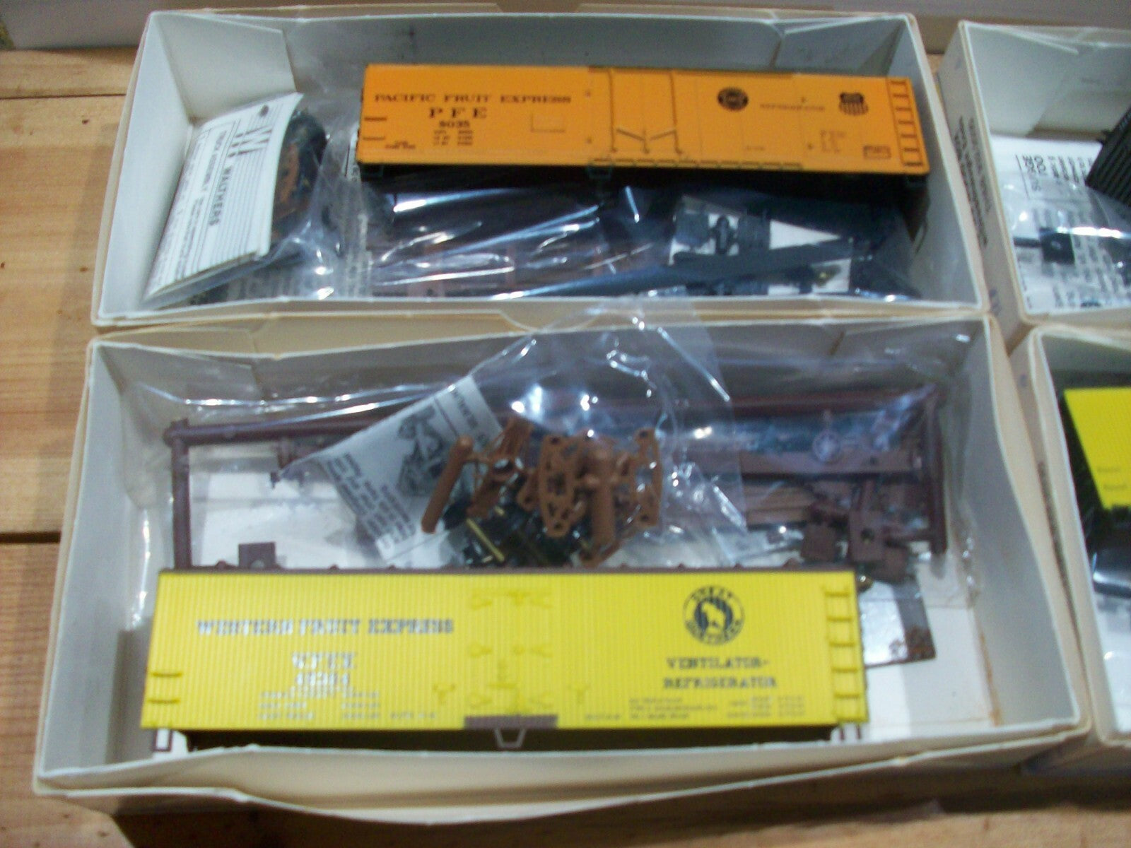HO Scale (4 )Assorted Walthers Freight Cars Kits Lot#4069