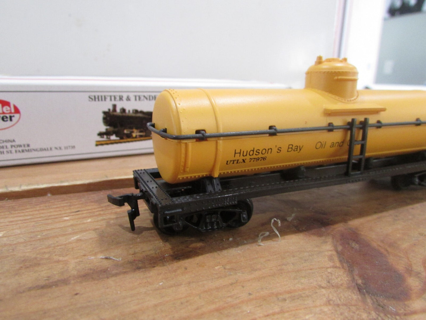 HO Scale Model Power 8104 40' Chemical Tank Car Hudson Bay