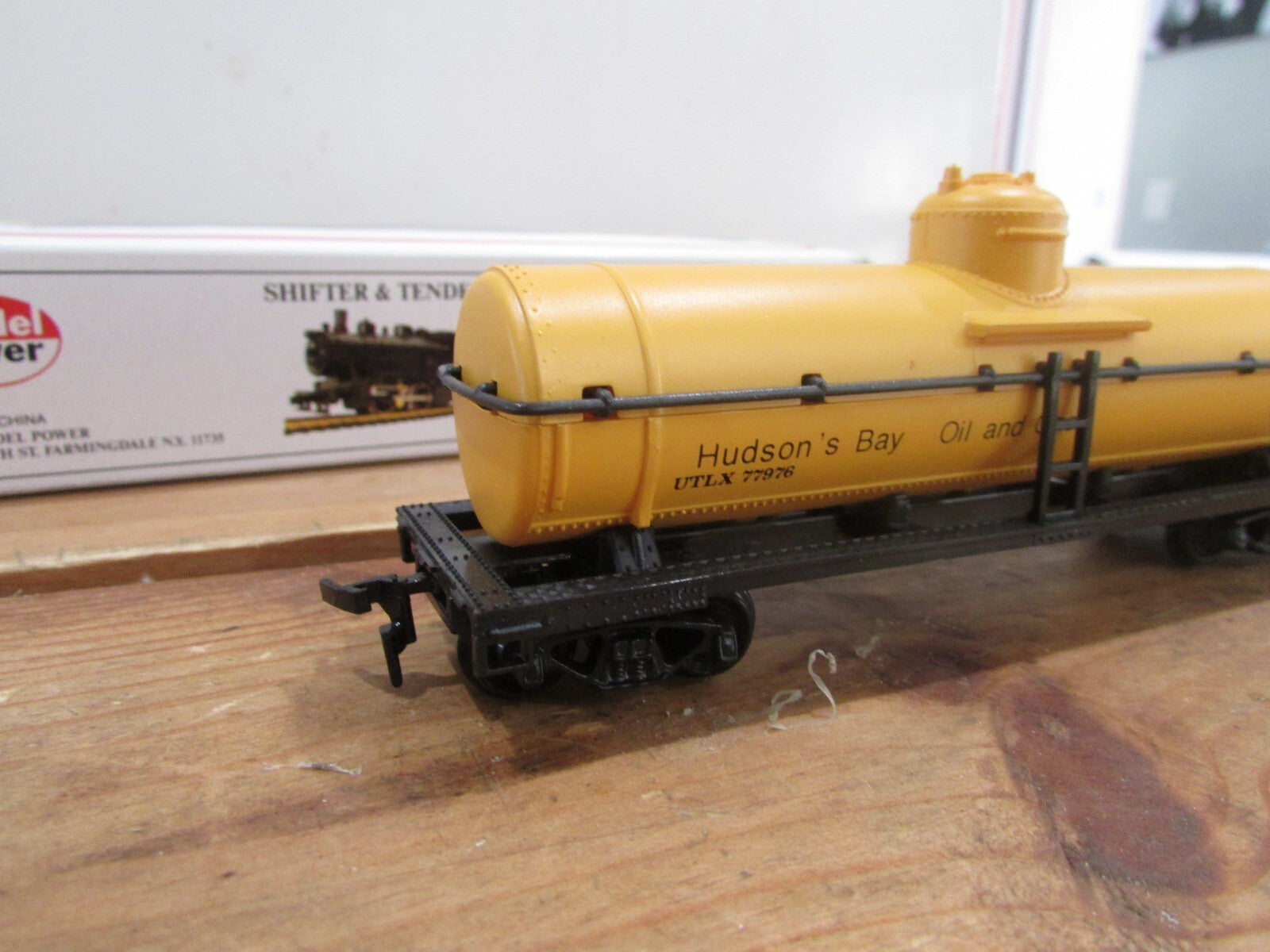 HO Scale Model Power 8104 40' Chemical Tank Car Hudson Bay
