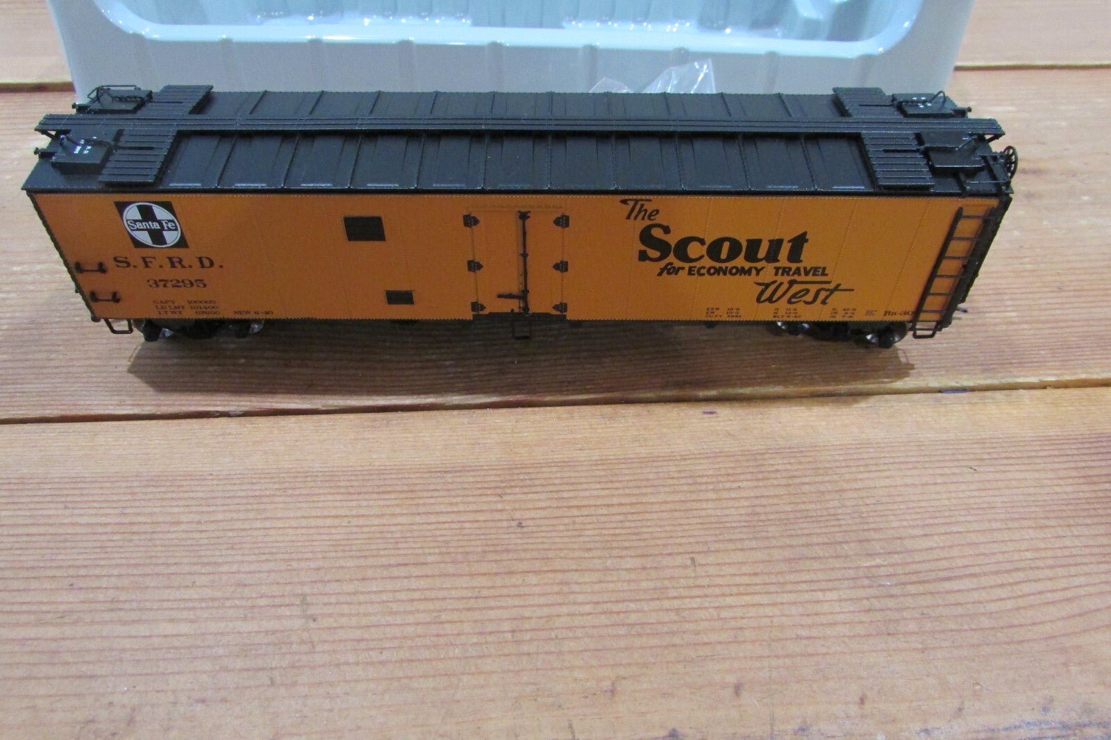 HO Scale Athearn 94502 A.T.S.F. Scout 50' Ice Bunker Reefer(Early Map) ATH4625