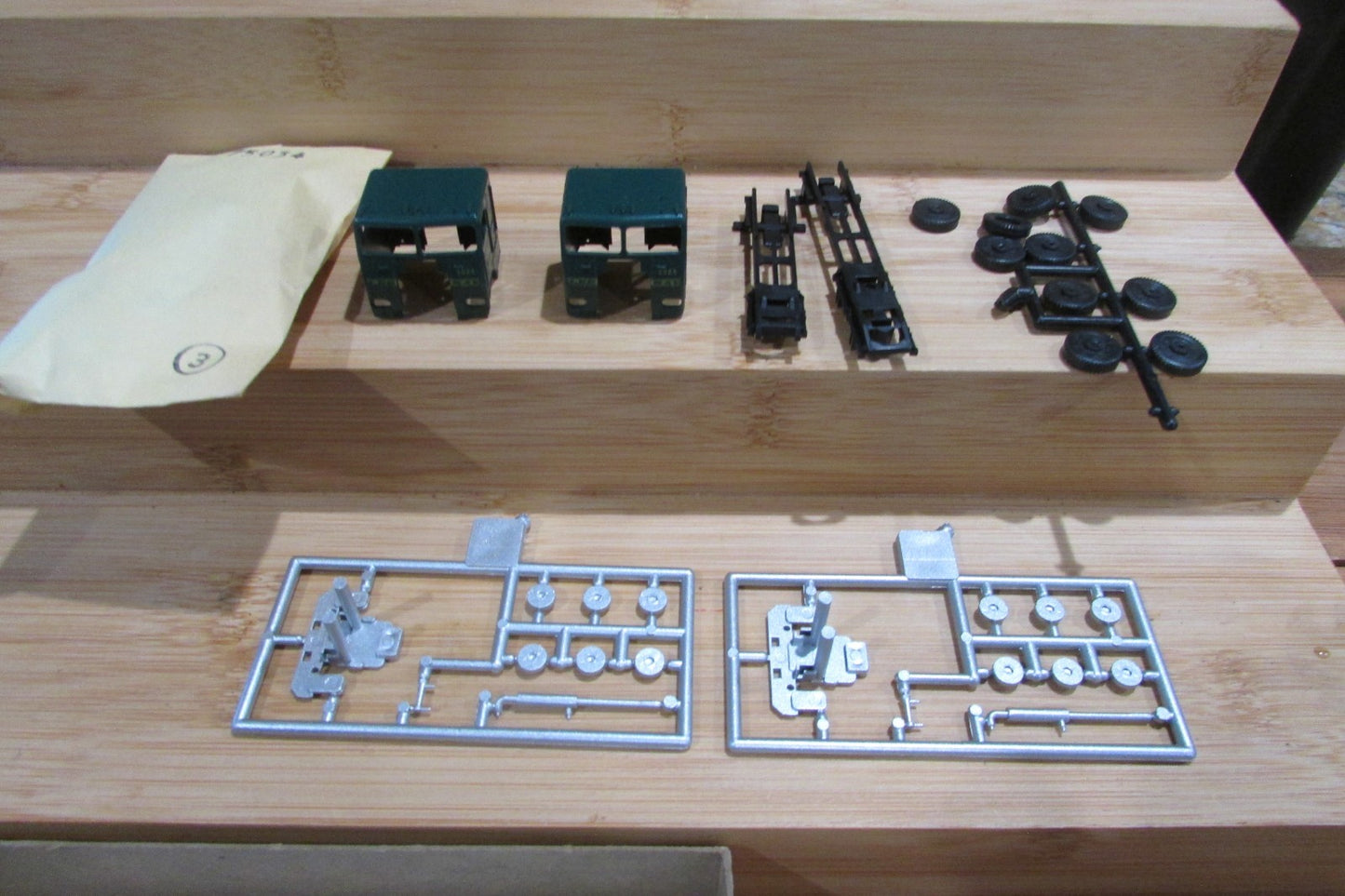 HO Scale Athearn 5505 Lee Way 2 Tractor Only Kit ATH5195