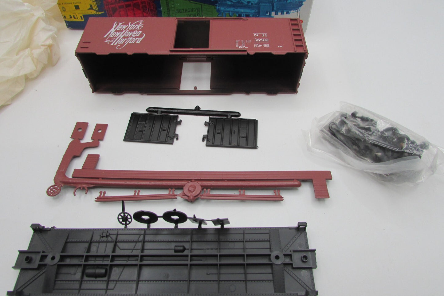 HO Scale RoundHouse 7742 40' Box Car Kit New Haven-BCR RH4790