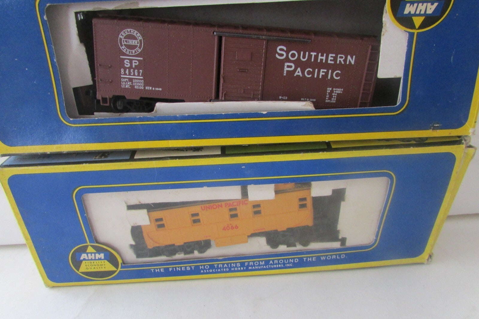 HO Scale AHM (12) Assorted Freight Cars Lot#0411