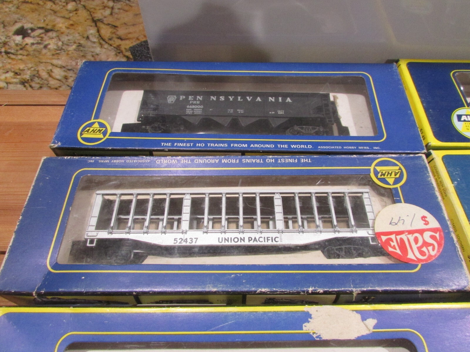 HO Scale AHM (8) Assorted Freight Cars Lot#2319