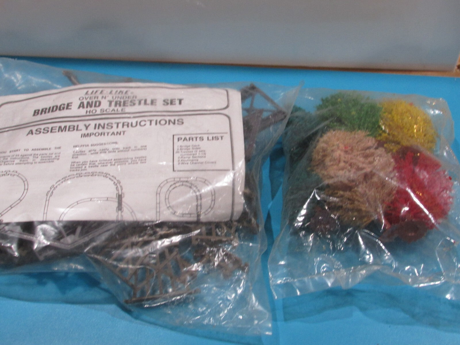 Ho Scale Life-Like ,Trees ,Bridge and Trestle Set Kit Lot#1328