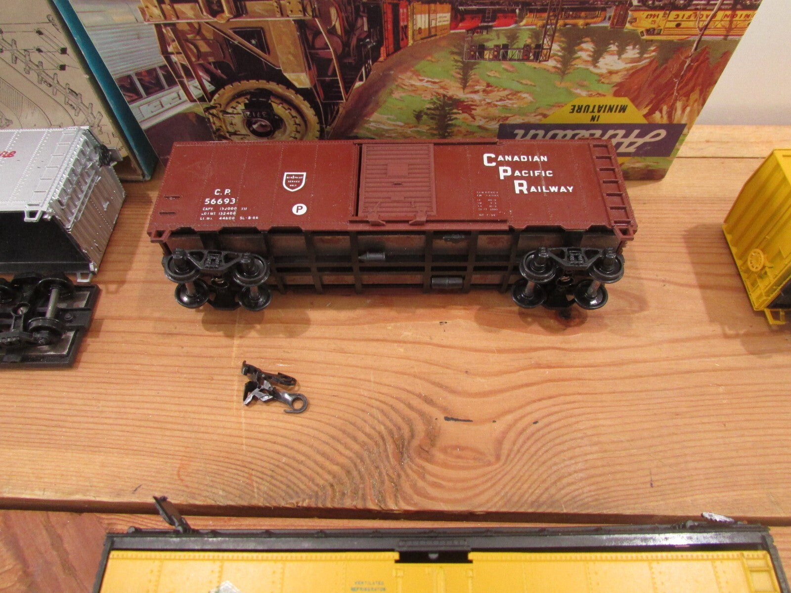 HO Scale Athearn Assorted Freight Cars (6) Lot#1987