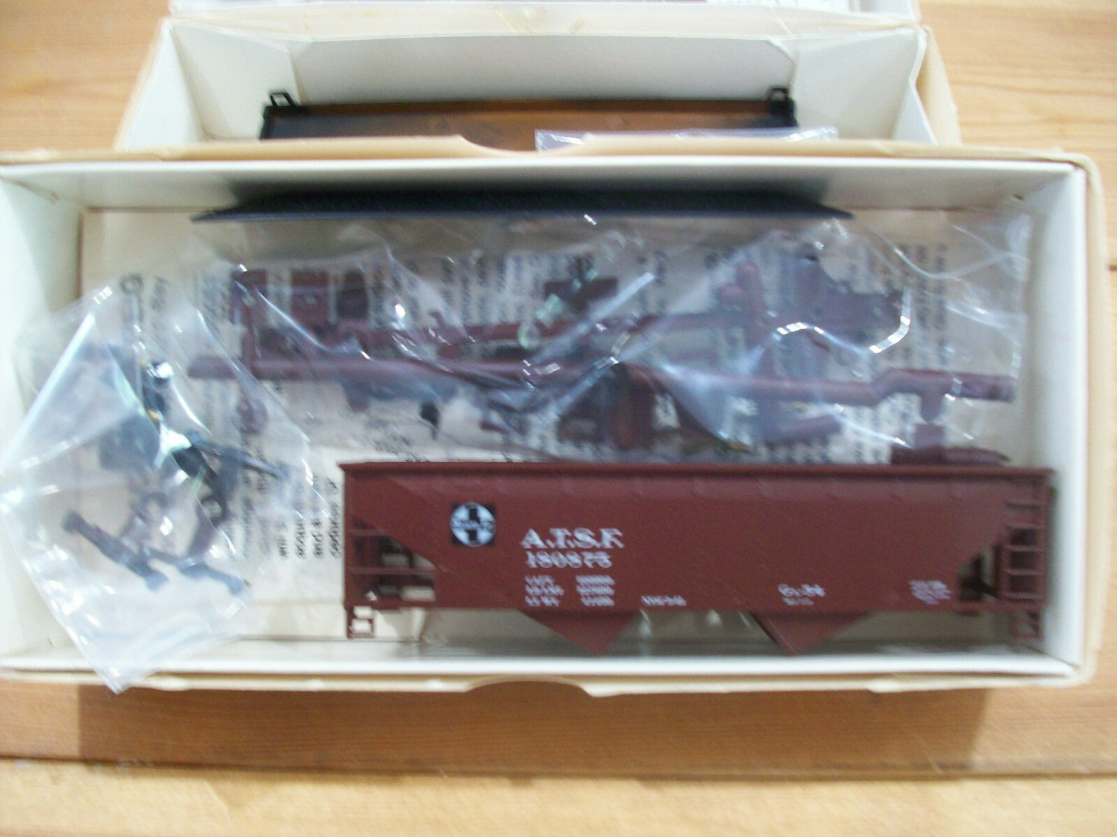 HO Scale Walthers Four Assorted Freight Cars Kits Lot#4075