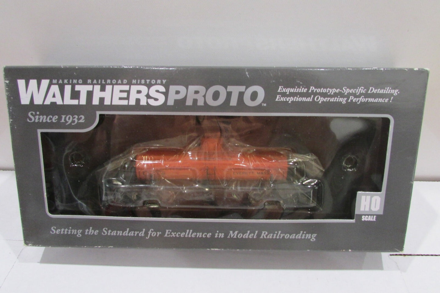 HO Scale Walthers  920-100325 32' ACF 8,000 Gallon Insulated Tank Car Wal4876