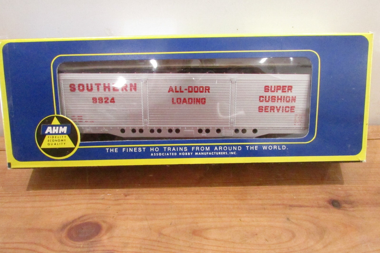 HO Scale AHM 5270A All Door Box Car Southern 9924