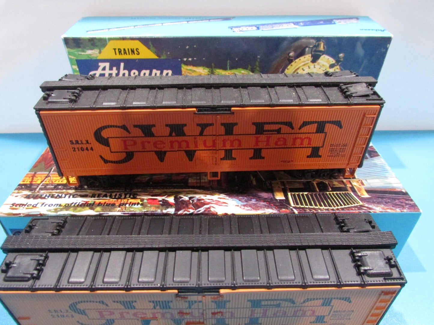 HO Scale Athearn (2) Swift Premium Ham Reefer Cars Lot#0997