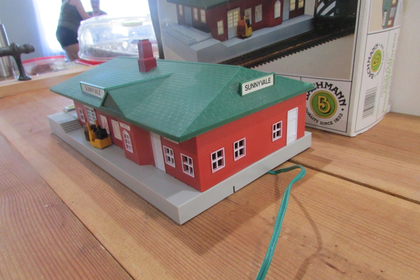 Ho Scale Bachmann #46-1217 Lighted Passenger Station Lot#0323