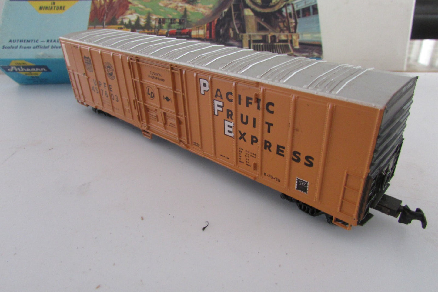 HO Scale Athearn 5465 P.F.E. 57ft Mechanical Reefer #457603 RTR