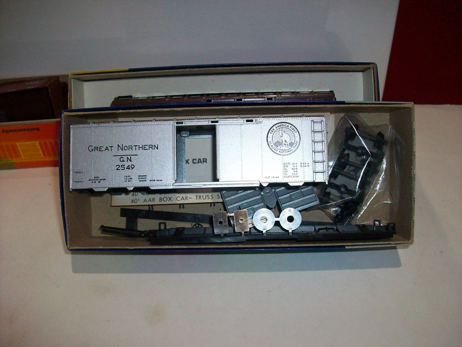 HO Scale (4) RoundHouse Assorted Freight Car Kits Lot#4121