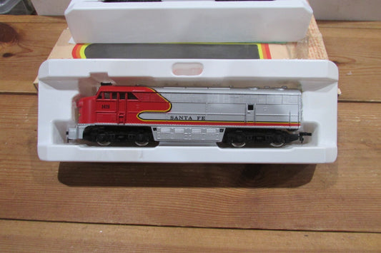 HO Scale IHC FM A-A Power & Dummy Diesel Locomotive Santa Fe  Lot#3775