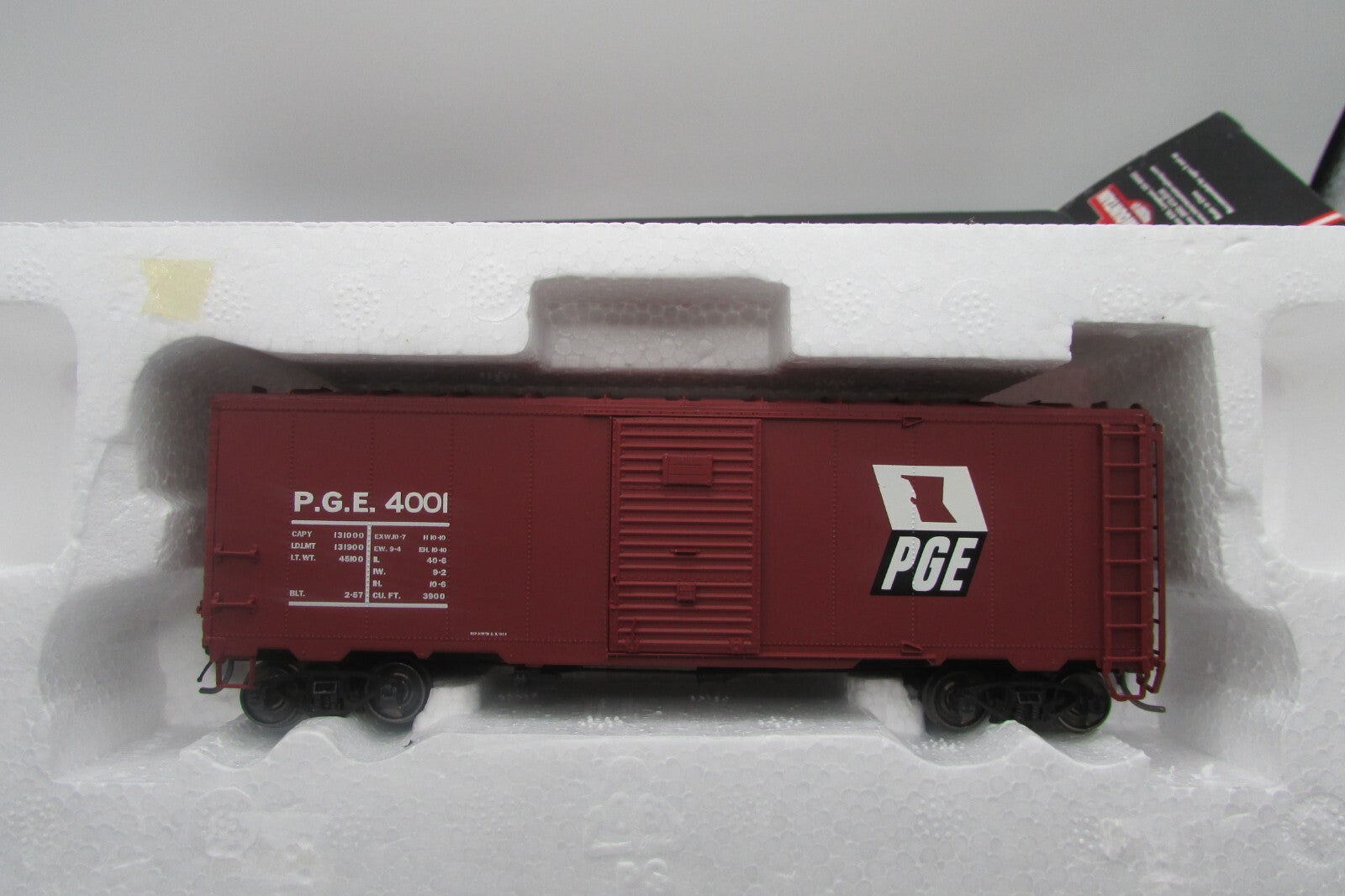 HO Scale Intermountain 46808-01 Modified AAR 40' Boxcar PGE #4001 Lot#3931