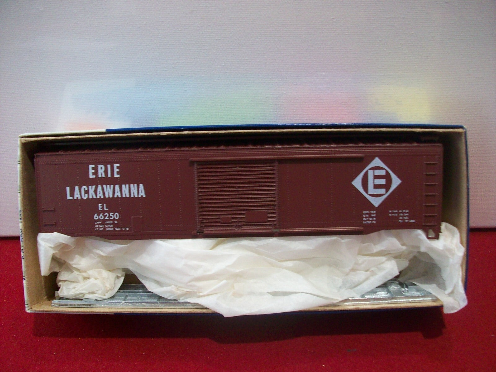 HO Scale RoundHouse 1223 50' BoxCar Kit Erie Lackawanna RH4323