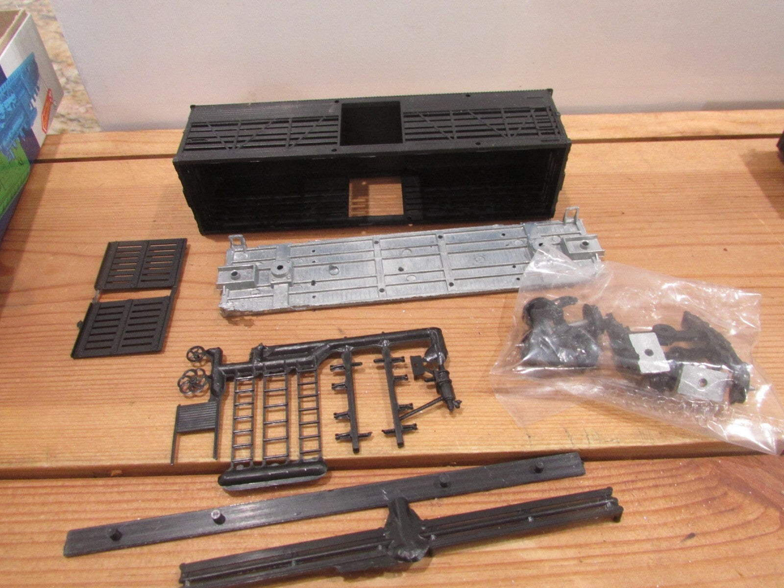 HO Scale Roundhouse & Athearn (4) Assorted Car Kits  Lot#1906