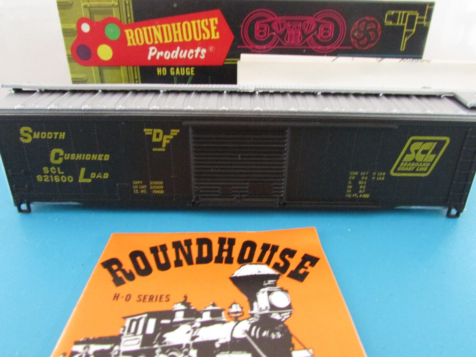 HO Scale Roundhouse 1207 50' Single Door Box Car Kit SEABOARD RH4277
