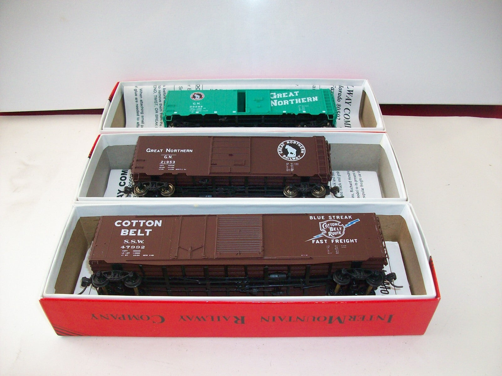 HO Scale (3) Intermountain Assorted Freight Cars Lot#0463