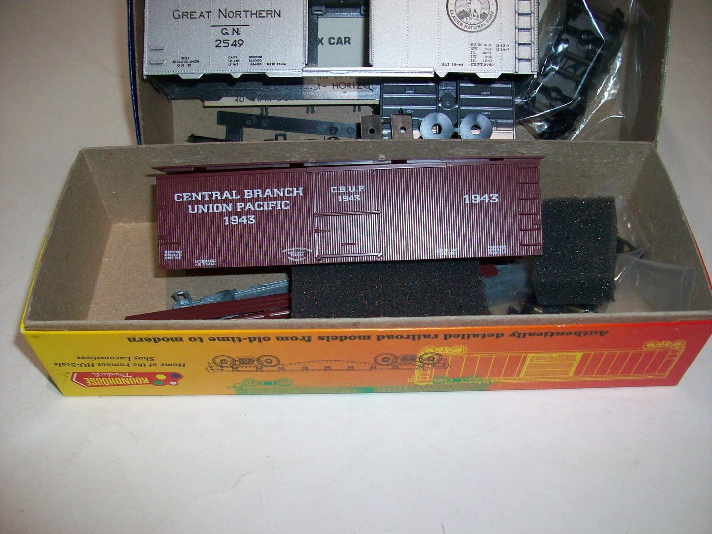 HO Scale (4) RoundHouse Assorted Freight Car Kits Lot#4121