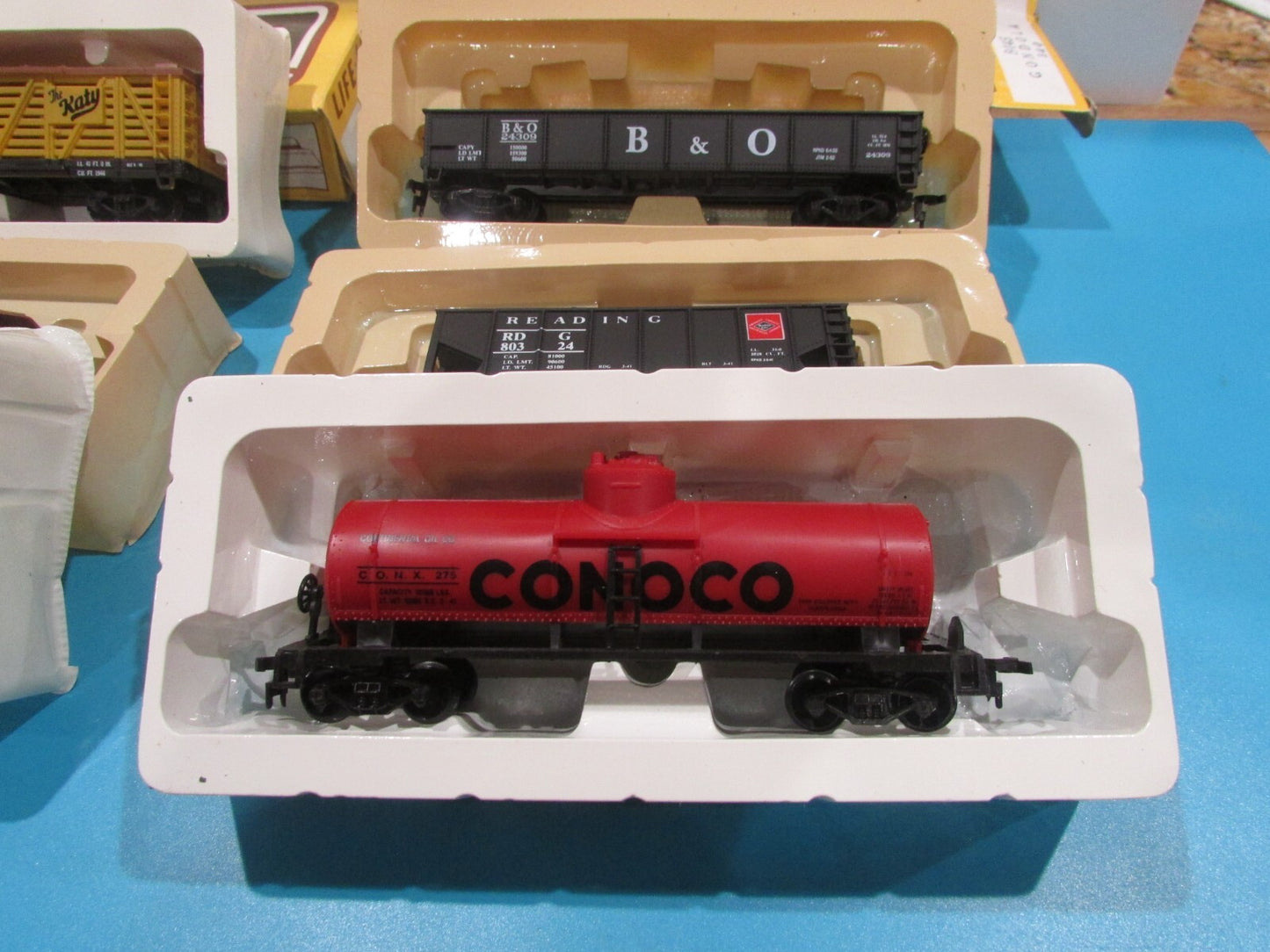 HO Scale Life-Like (6) Assorted Freight Cars in Box Lot#1414
