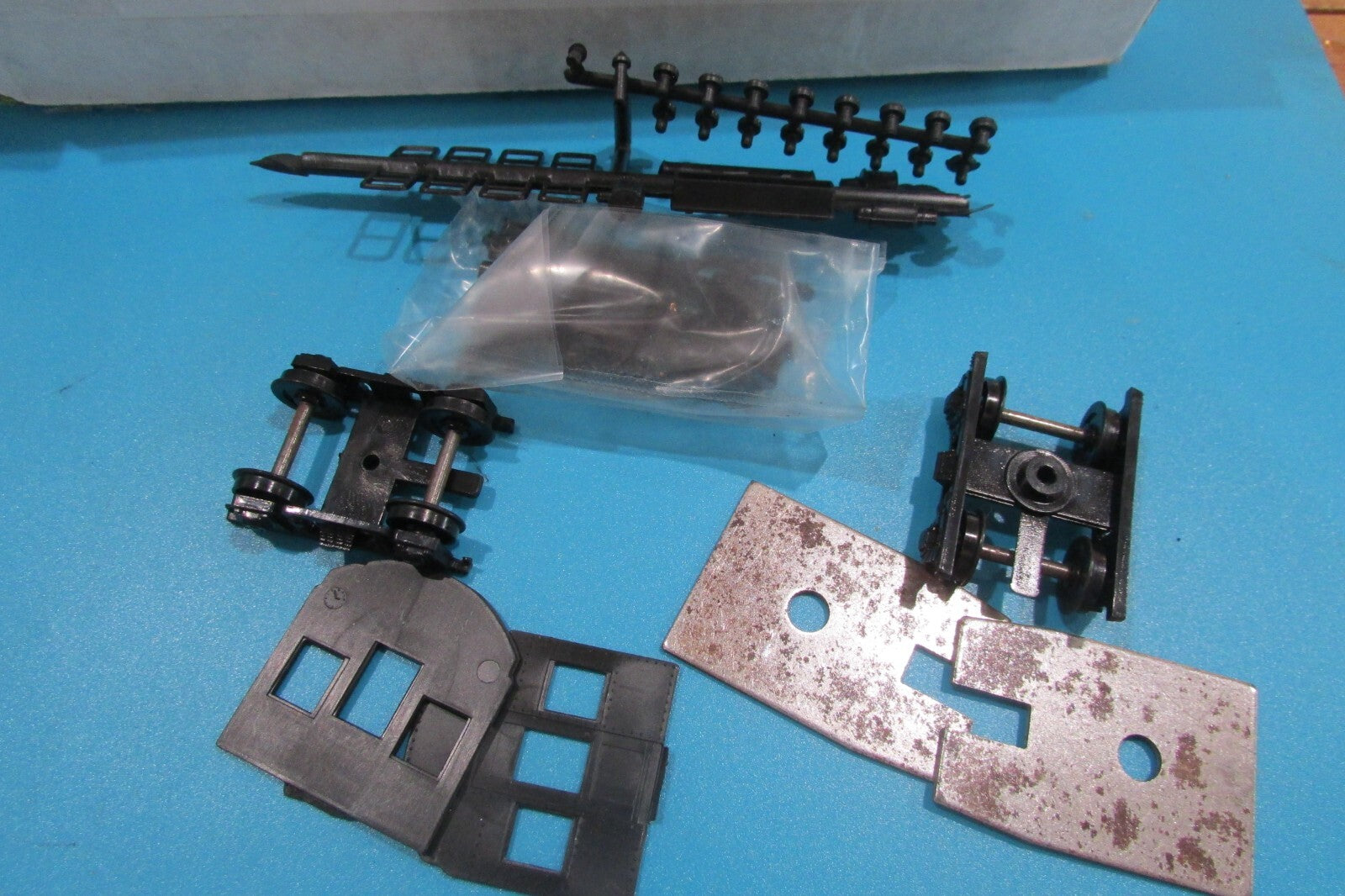 HO Scale Roundhouse (2)Harriman Style Union Pacific Kits Lot#2645
