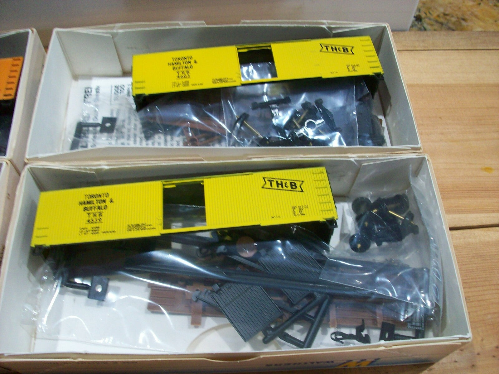 HO Scale (4 )Assorted Walthers Freight Cars Kits Lot#4069