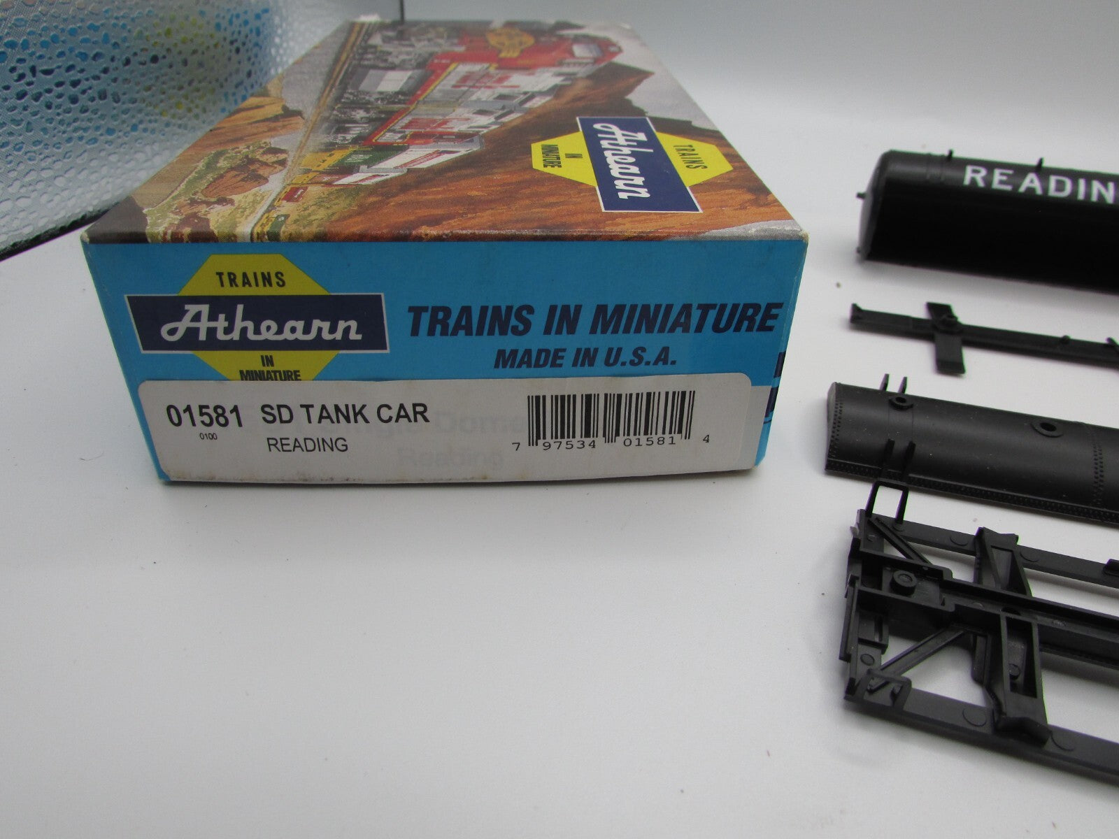 HO Scale Athearn01581 SD Tank Car Reading #90980 ATH4683