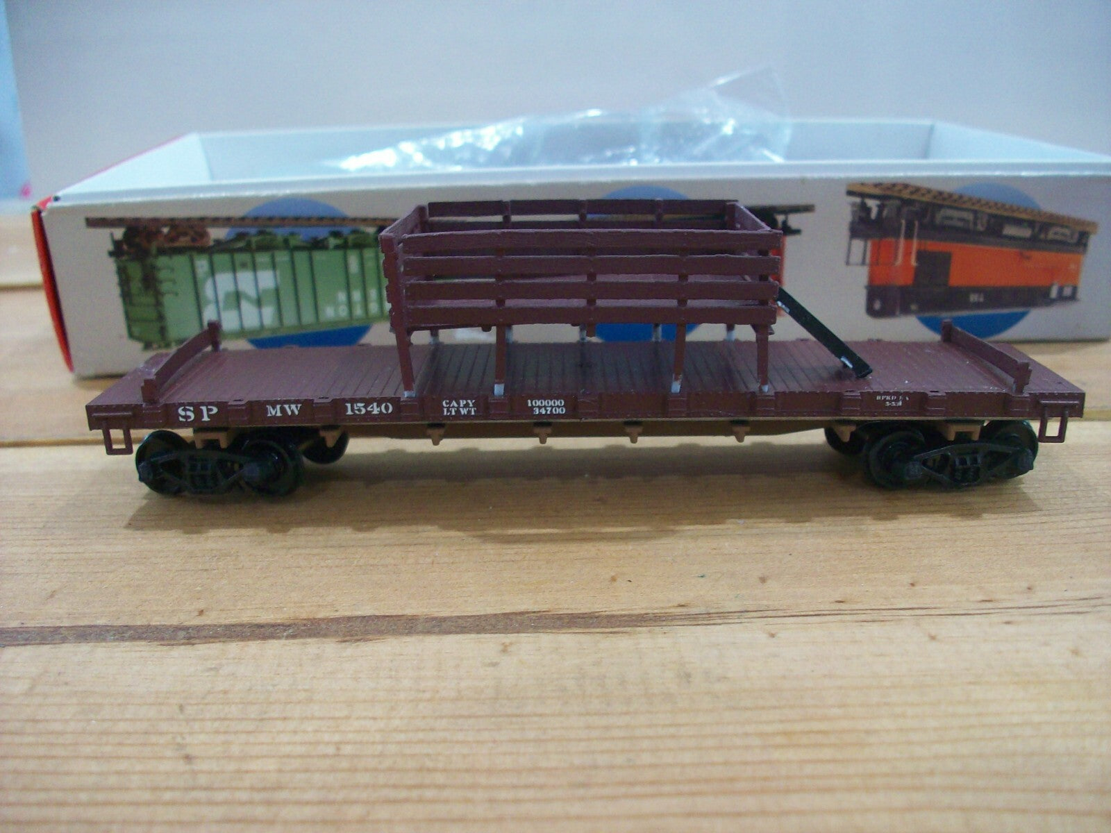 HO Scale Walthers 932-5562 52' Steel Frame Flat Car "Southen Pacific"