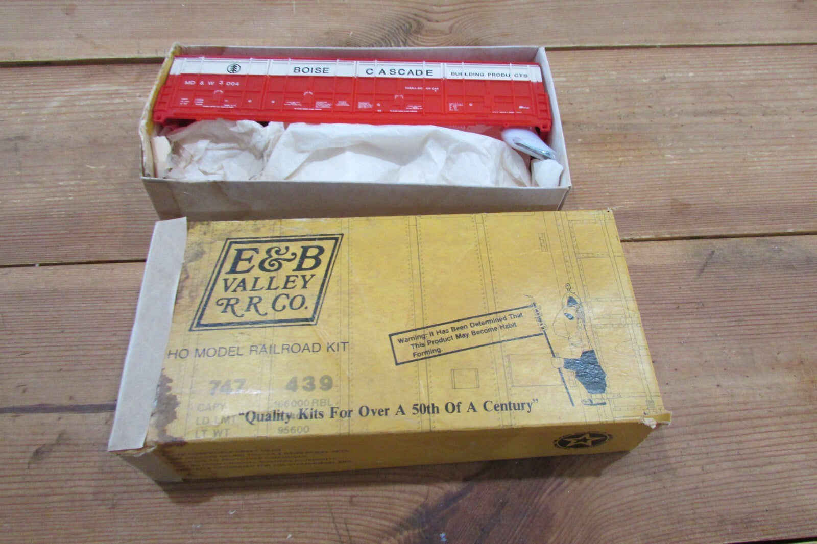 HO Scale E&B Valley RR Boise Cascade Thrall Door Car Kit   Lot#4721