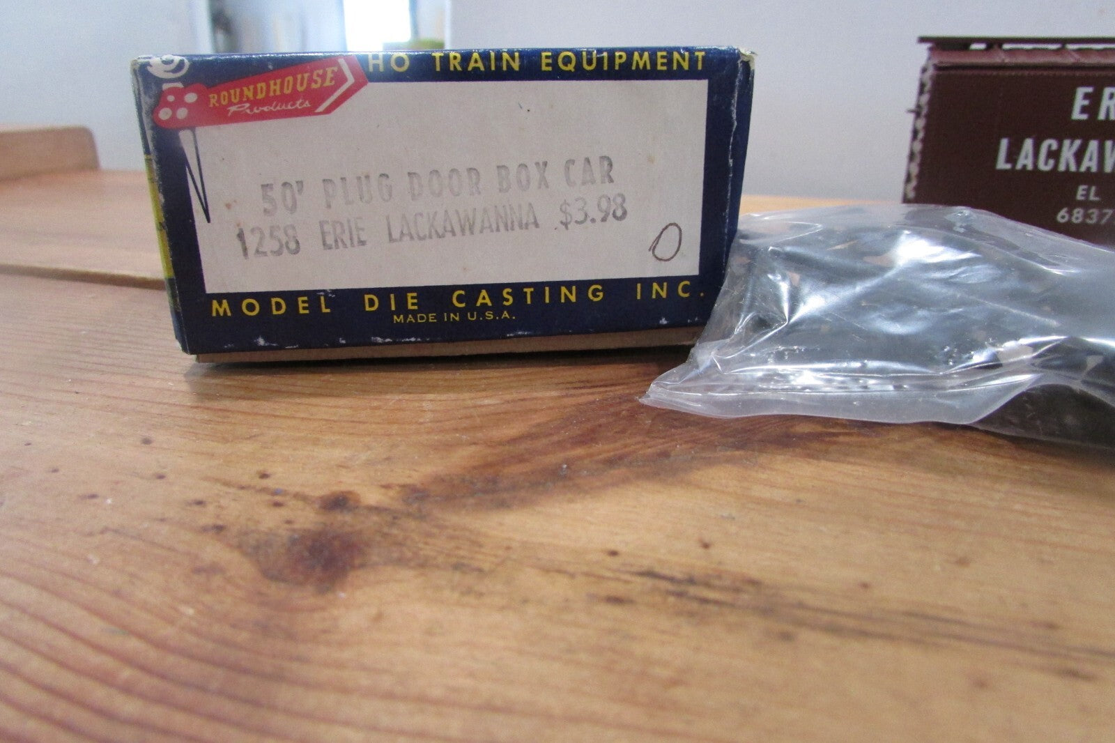 HO Scale Roundhouse 1258 50' Box Car Kit ERIE RH4311