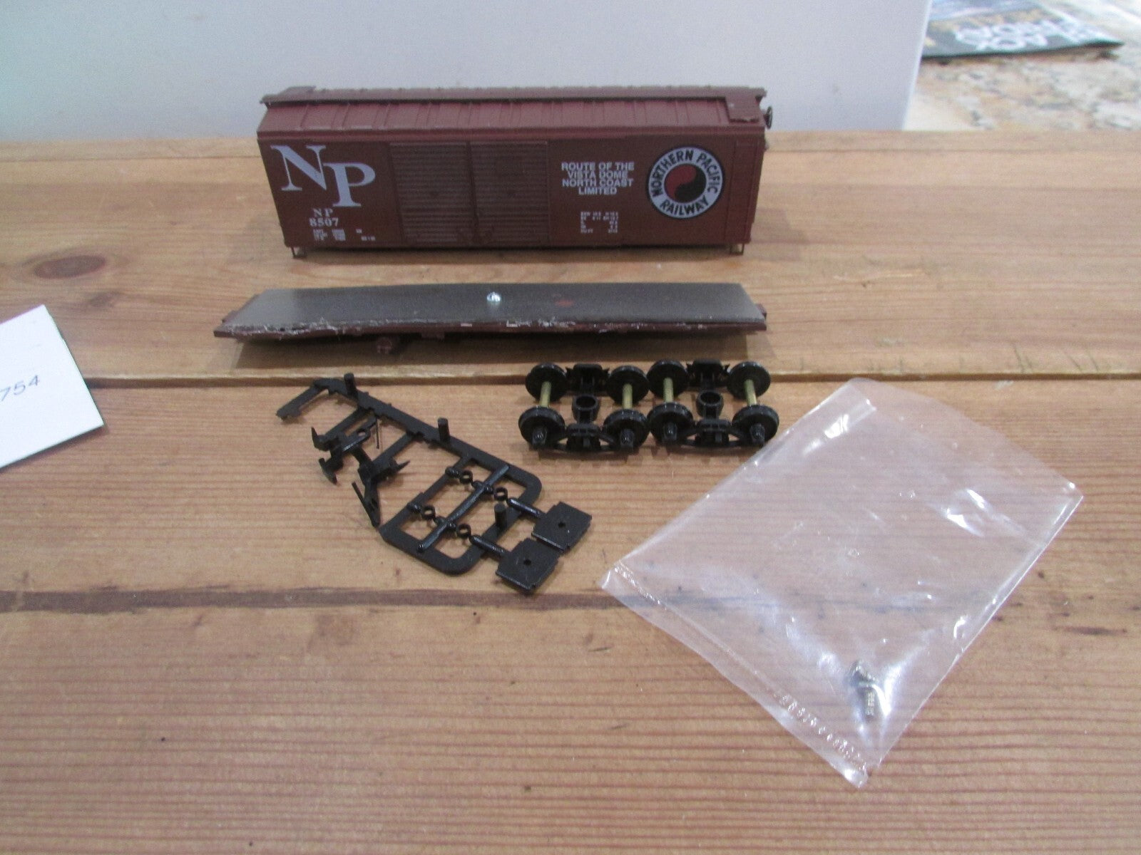 Ho Scale Bowser 3-1203 40' Double Door Box Car Kit Northern Pacific