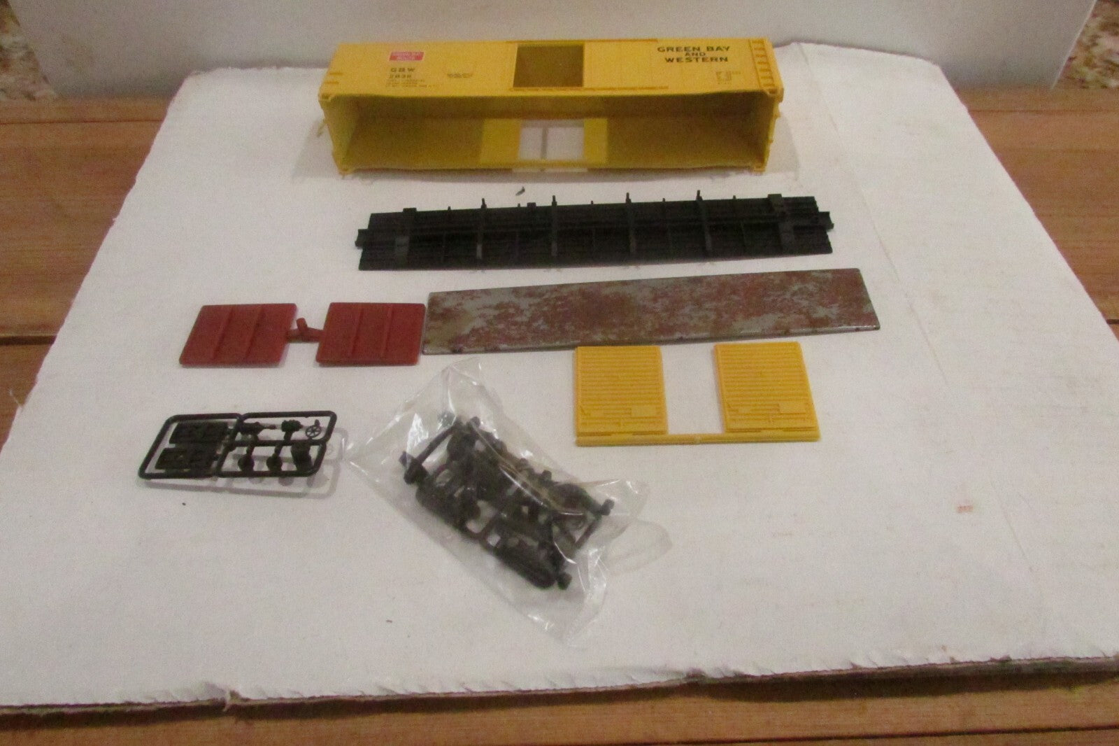 Ho Scale Accurail 5028 50' AAR Steel Boxcar GB & W Kit