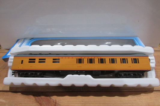 HO Scale IHC 49693 Union Pacific Diner Passenger Car Lot#0587
