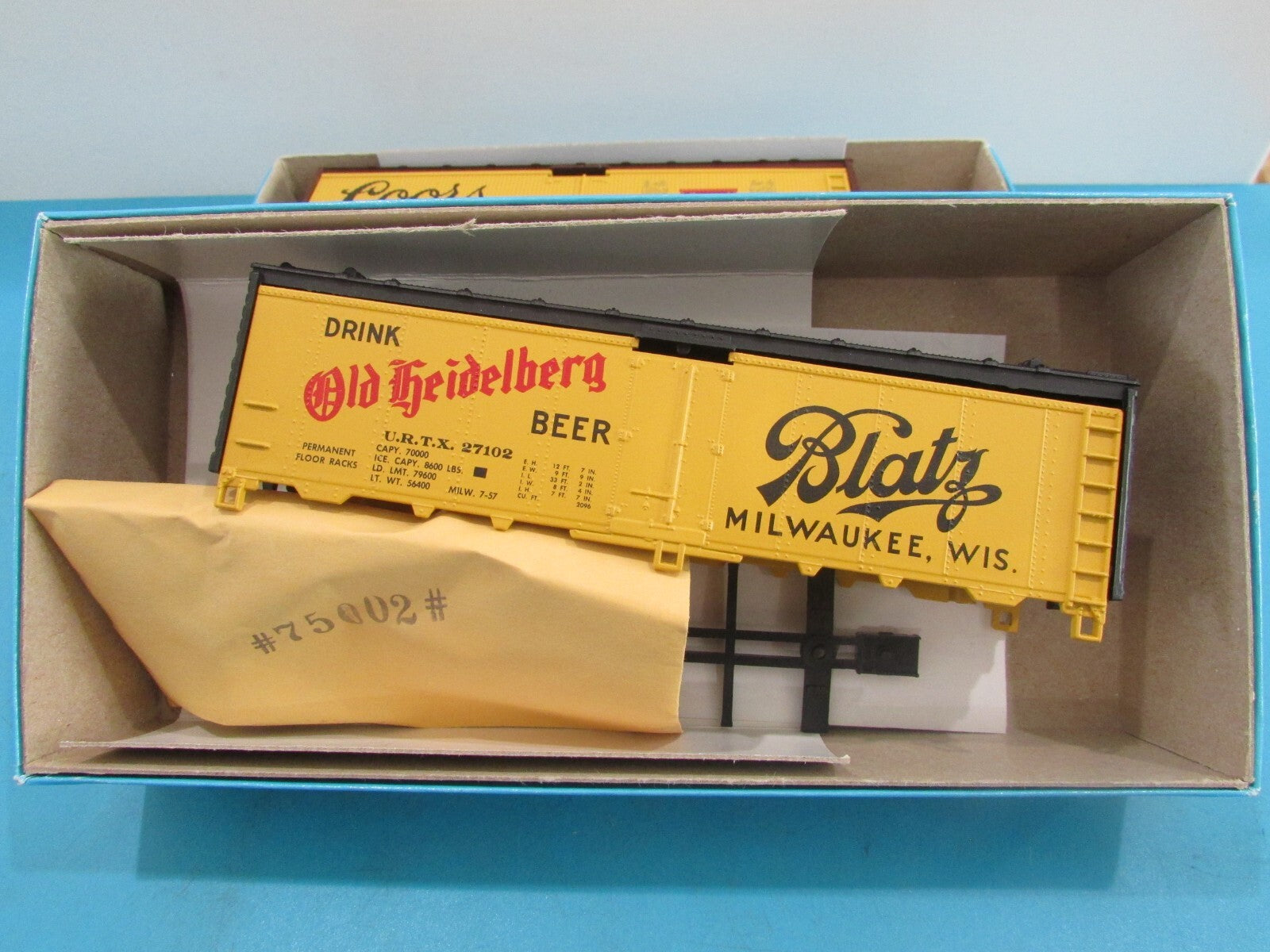 HO Scale Athearn (2) Differents Beer Brand Cars Lot#1618