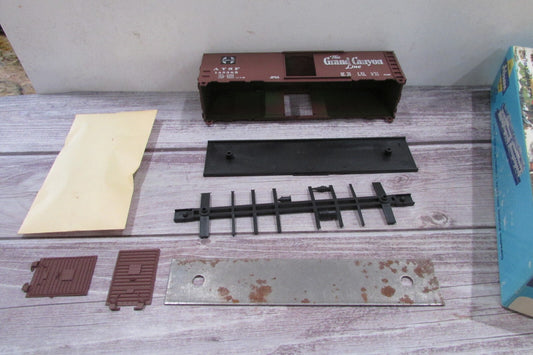 HO Scale Athearn 5014 ATSF Grand Canyon 40' Box Car Kit