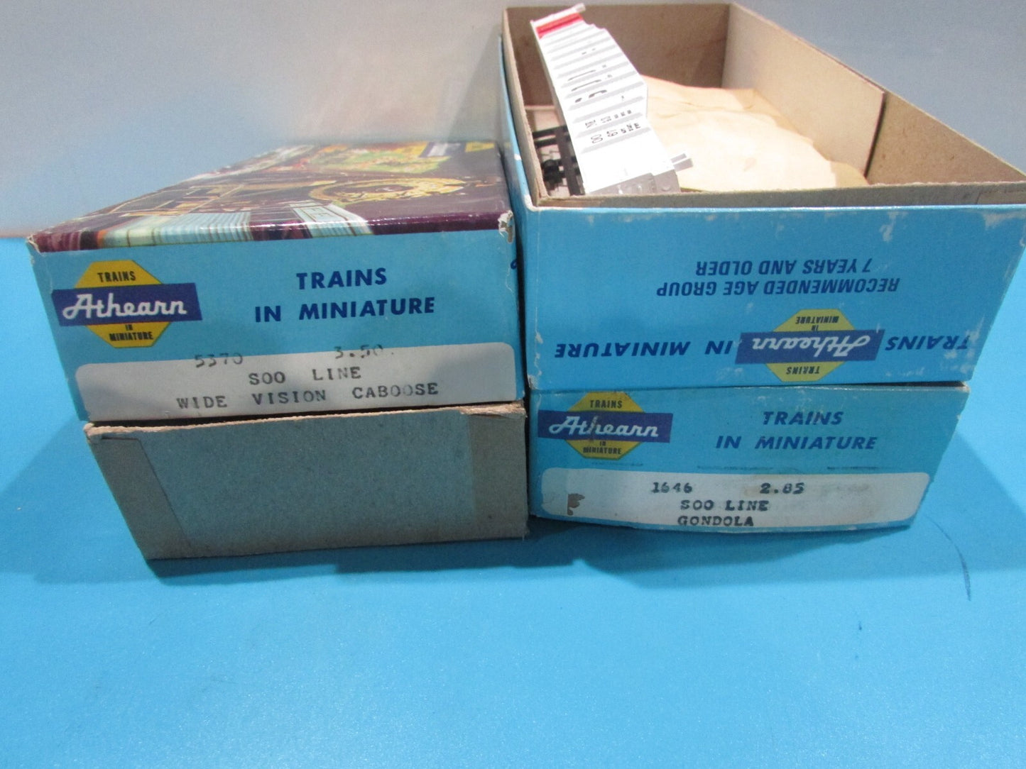 HO Scale Athearn Assorted (2)Gondola & Wide Vision Caboose Soo Line Lot#2250