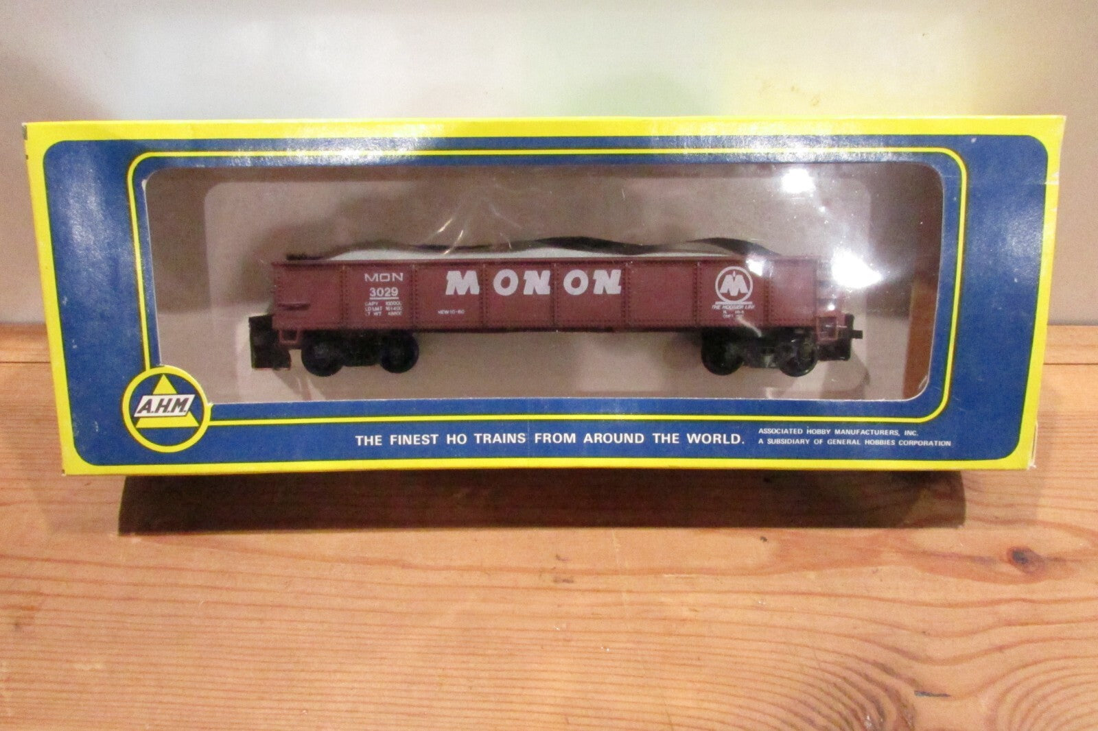 HO Scale AHM 5431C Monon Gondola with Load