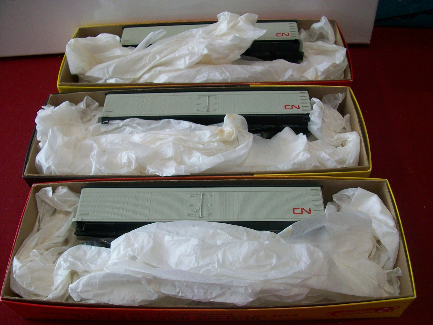 HO Scale (3) Roundhouse 6116 50'Express Car "Canadian National" Lot#1019